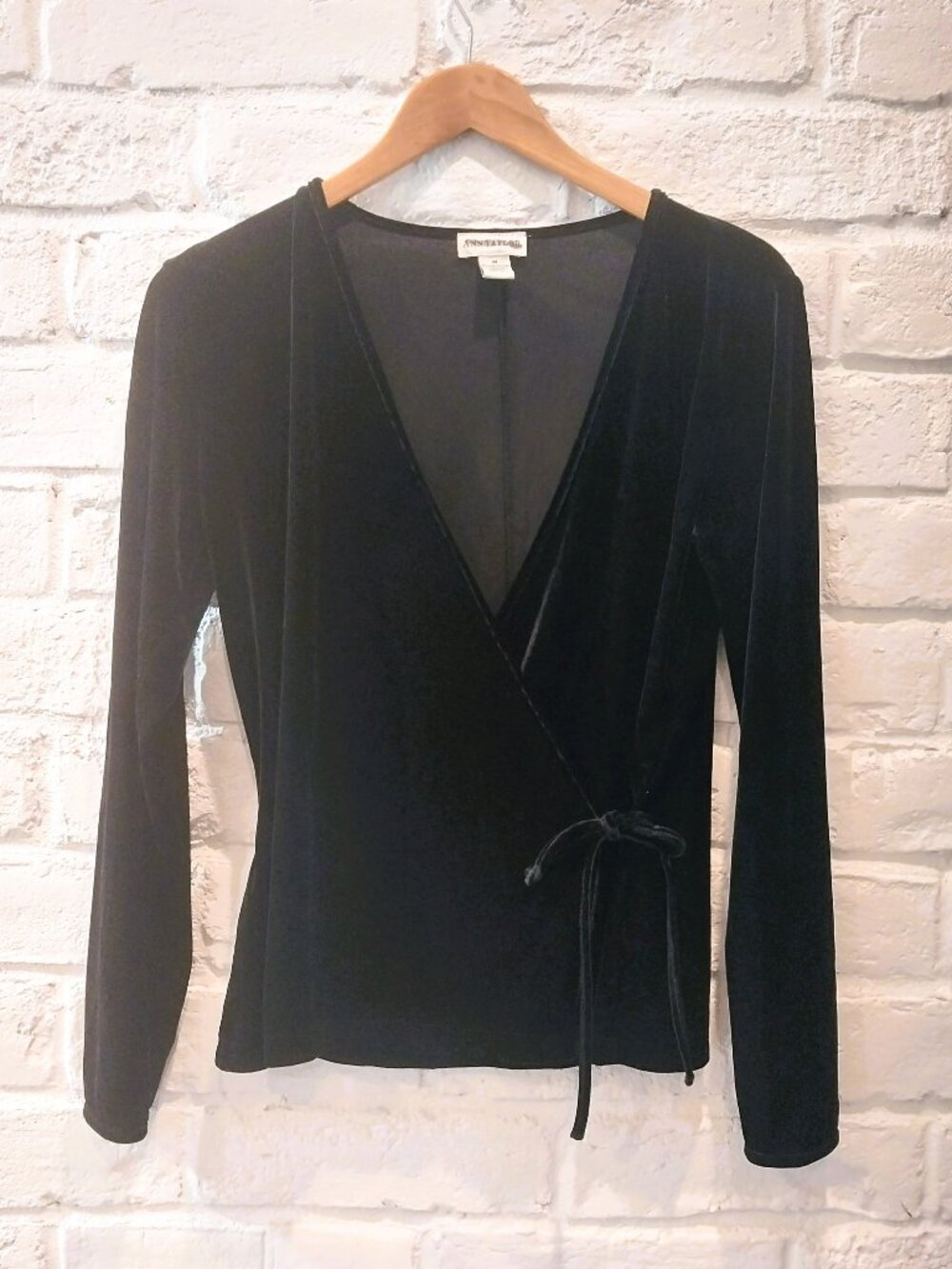 Ann Taylor Black Velvet Wrap Tie Top Women M 6 Long Sleeve V Neck Stretch Evenin